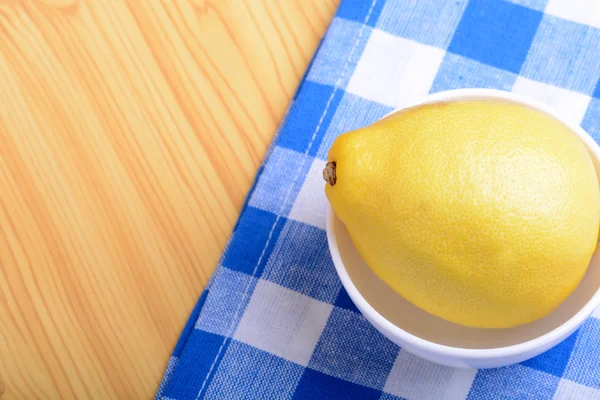 Ripe lemons on a white plate — Stock Photo, Image