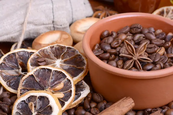 Coffee beans, old lemon, cinnamon and aroma spice — Stock Photo, Image