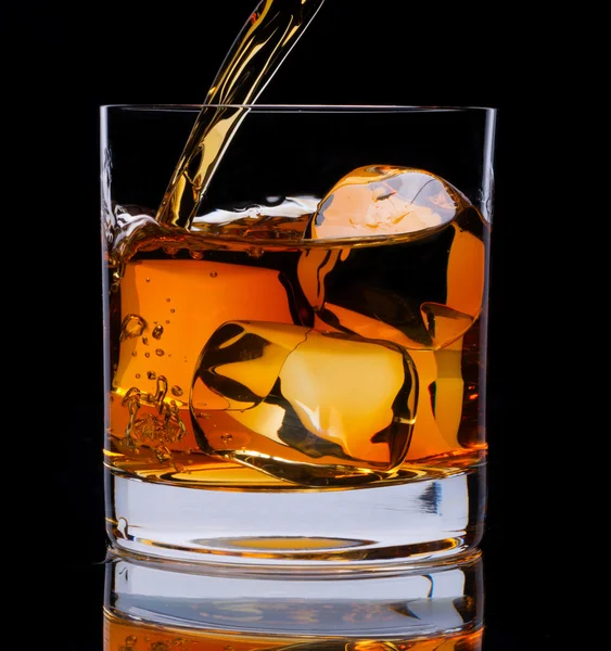 Un vaso de whisky. — Foto de Stock