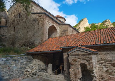 Dağlarda eski Ortodoks Manastırı.