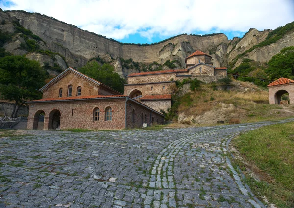 Antiguo monasterio ortodoxo en las montañas . —  Fotos de Stock