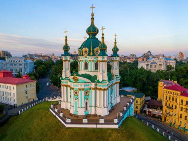 St. Andrew Kilisesi hava manzaralı. Kiev. Ukrayna