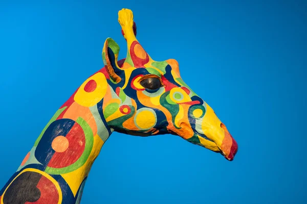 Památník Žirafy Proti Modré Obloze Městě Kyjev — Stock fotografie