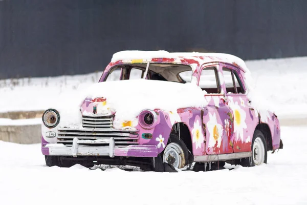 Auto Epoca Colorata Sotto Neve — Foto Stock