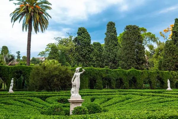 Kvinnliga Statyer Park Med Grönska Valencia Spanien — Stockfoto