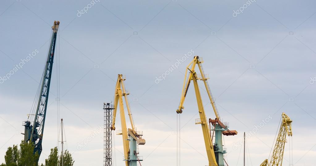 Cranes in the seaport 