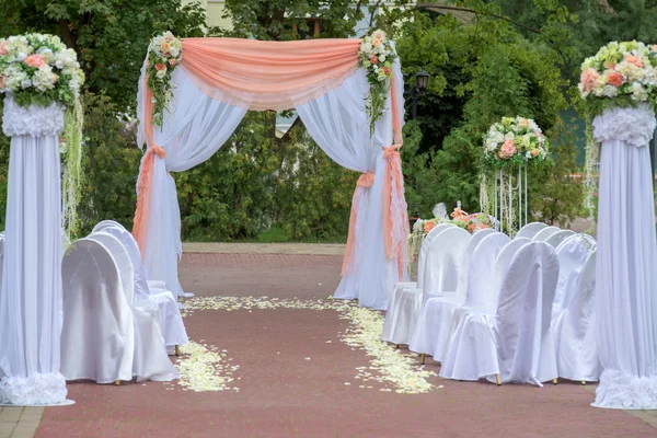 Ceremonia de boda sobre la naturaleza — Foto de Stock