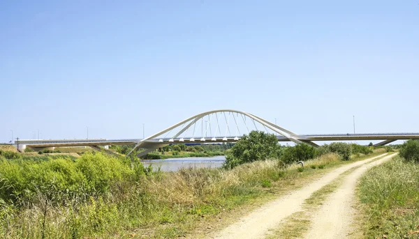 Ponte moderna sobre o rio Llobregat — Fotografia de Stock