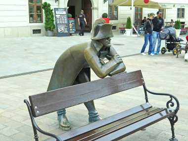 Bir asker Bratislava Napolyon'un heykeli