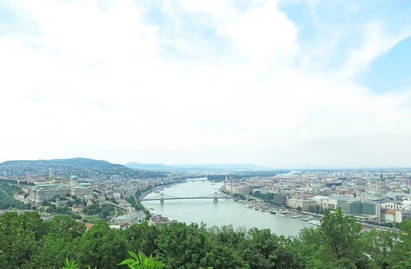 Tuna Nehri ile Budapeşte genel bakış — Stok fotoğraf