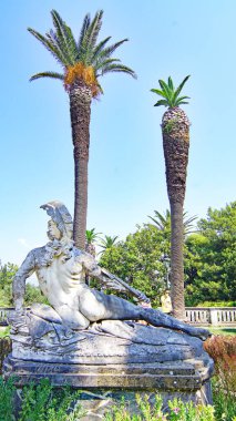 Korfu 'daki İmparatoriçe Sissi Sarayı, 12: 15. ; 22 de Julio de 2016; İyon Denizi, Yunanistan, Avrupa