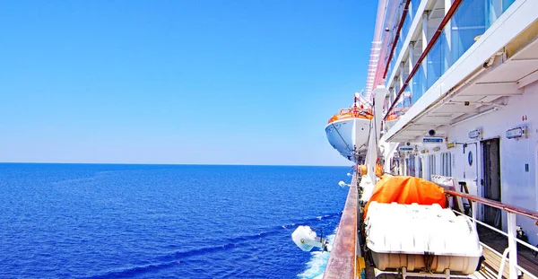 Zona Recreo Cubierta Transatlántico Crucero Verano Por Mediterráneo Europa — Foto de Stock