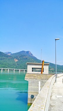 La Baells rezervuarı Cercs, Barcelona 'da, 12: 40' da. ; 16 de Junio de 2016; Katalunya, İspanya, Avrupa