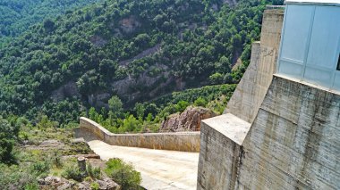 La Baells rezervuarı Cercs, Barcelona 'da, 12: 40' da. ; 16 de Junio de 2016; Katalunya, İspanya, Avrupa