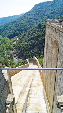 La Baells rezervuarı Cercs, Barcelona 'da, 12: 40' da. ; 16 de Junio de 2016; Katalunya, İspanya, Avrupa