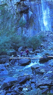 Huesca ilindeki Broto 'da Sorrosal Şelalesi; 16 Mayıs 2017; Aragon, İspanya, Avrupa
