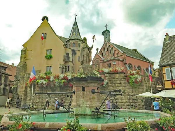 Eguisheim Departement Oberrhein Elsass Uhr Junio 2017 Frankreich Europa — Stockfoto