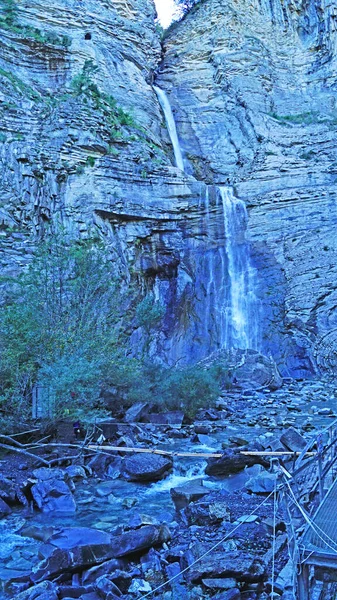Huesca ilindeki Broto 'da Sorrosal Şelalesi; 16 Mayıs 2017; Aragon, İspanya, Avrupa
