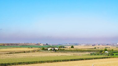 Huesca ili manzarası, 13: 30. ; 15 Mayıs 2017; Aragon, İspanya, Avrupa