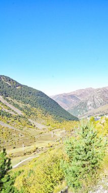 Lleida Pireneleri 'nin manzarası, 12 Temmuz 2015; Katalunya, İspanya, Avrupa