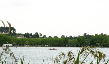 Banyoles Gölü, 14: 50; 17 Haziran 2016; Girona, Katalunya, İspanya, Avrupa