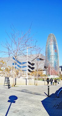 Tasarım Müzesi ve Torre Agbar Barcelona Plaza de Les Glories 'de 12 Temmuz 2019; Katalunya, İspanya, Avrupa