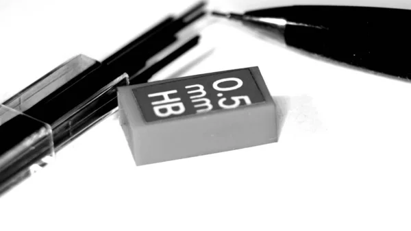 Ołówek Ołówek Mechaniczny Napisem Białym Papierze — Zdjęcie stockowe