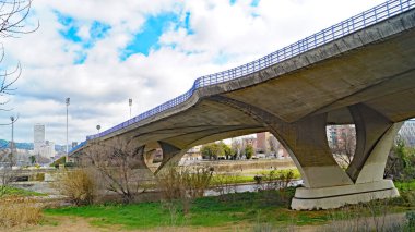 Sant Adri del Bess, Barselona, Katalunya, İspanya ve Avrupa 'daki Bess nehri üzerindeki köprüler. 