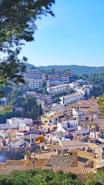 Tossa de Mar ve Deniz fenerinin Girona, Katalunya, İspanya ve Avrupa 'daki Costa Brava ilindeki panoramisi
