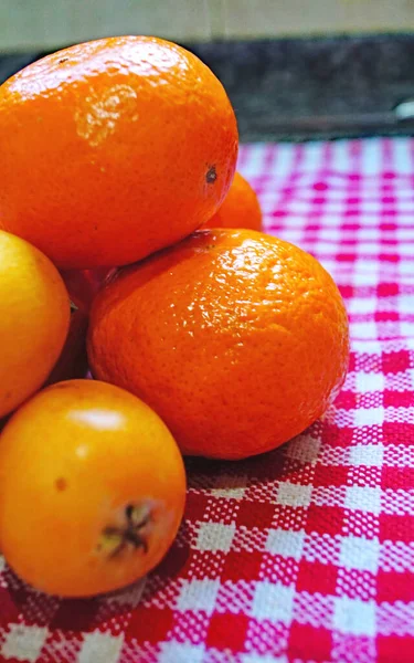 Tangerinas Loquats Toalha Mesa Quadriculada — Fotografia de Stock