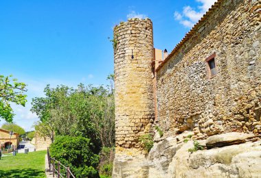 Peratallada Panoramik, Forallac Belediyesi, 12: 35. ; 17 de Julio de 2018; Bajo Ampurdn, Girona, Katalunya, İspanya, Avrupa