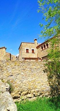 Peratallada Panoramik, Forallac Belediyesi, 12: 35. ; 17 de Julio de 2018; Bajo Ampurdn, Girona, Katalunya, İspanya, Avrupa