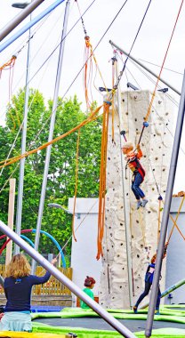 Calafell 'deki tema parkı, 16: 40; 11 Ağustos 2019; Tarragona, Katalunya, İspanya, Avrupa