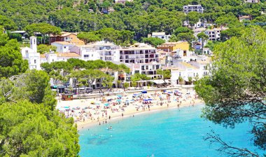 Camino de Ronda 'dan Calella de Palafrugell sahilindeki panoramik, 13: 25. ; 15 de Julio 2019; Girona, Katalunya, İspanya, Avrupa