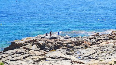 Camino de Ronda 'dan Calella de Palafrugell sahilindeki panoramik, 13: 25. ; 15 de Julio 2019; Girona, Katalunya, İspanya, Avrupa
