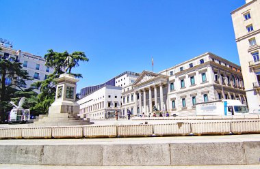 Vista de la Carrera de San Jernimo en Madrid, 12: 30. ; 18 Agosto de 2019; Espaa, Europa
