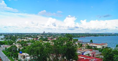 Cienfuegos 'un panoramik görünümü, 19 Ağustos 2019; Küba Cumhuriyeti