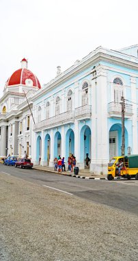 Cienfuegos 'un panoramik görünümü, 12: 45; 19 Ağustos 2019; Küba Cumhuriyeti
