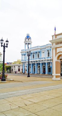 Cienfuegos 'un panoramik görünümü, 12: 45; 19 Ağustos 2019; Küba Cumhuriyeti