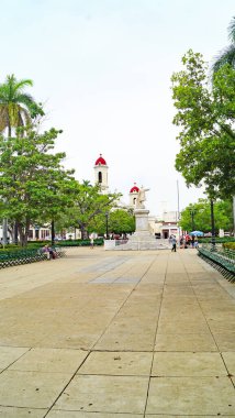 Cienfuegos 'un panoramik görünümü, 12: 45; 19 Ağustos 2019; Küba Cumhuriyeti