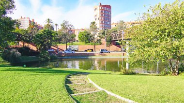 Barcelona, Katalunya, İspanya ve Avrupa 'daki La Nova Icaria bahçelerinin manzarası