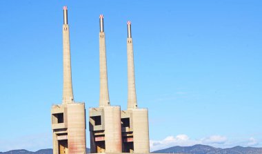 Sant Adria del Besos, Barselona, Katalunya, İspanya ve Avrupa 'daki üç bacanın eski termik santrali.