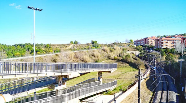 Estación Tren Puente Peatonal Sobre Las Vías Del Tren Piera —  Fotos de Stock