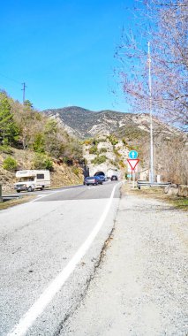 Bergad bölgesinde Guardiola de Berga yolunun yanına park et, Barcelona, Catalunya, İspanya, Avrupa