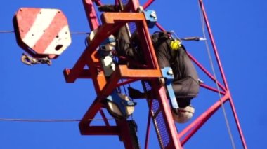 Barcelona, Katalunya, İspanya ve Avrupa 'da bir apartman bloğunun gerçekleştirilmesi için bir vinç yapımı