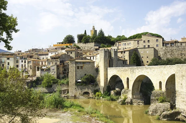 Castle and village of Besalu — Stock Photo, Image