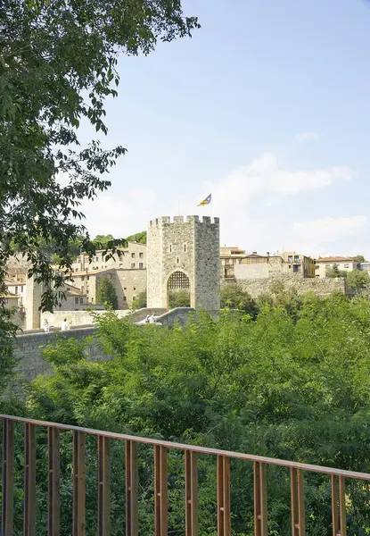 Castle and village of Besalu — Stock Photo, Image