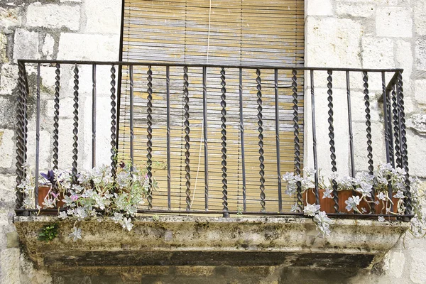 Balkon starego budynku w Besalu Obraz Stockowy