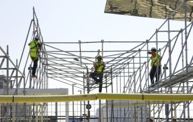 Workers on a scaffold clipart