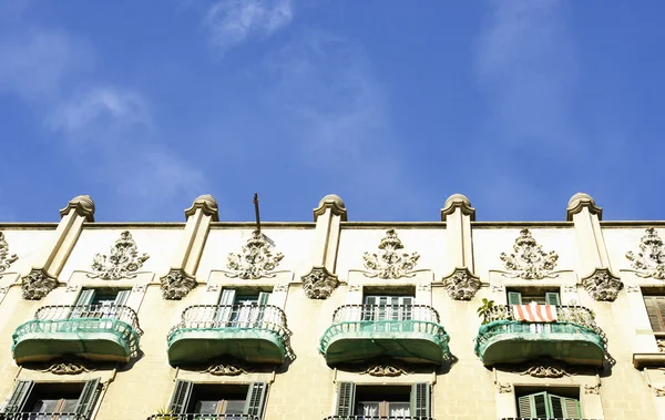 Fachadas y cornisas edificios —  Fotos de Stock